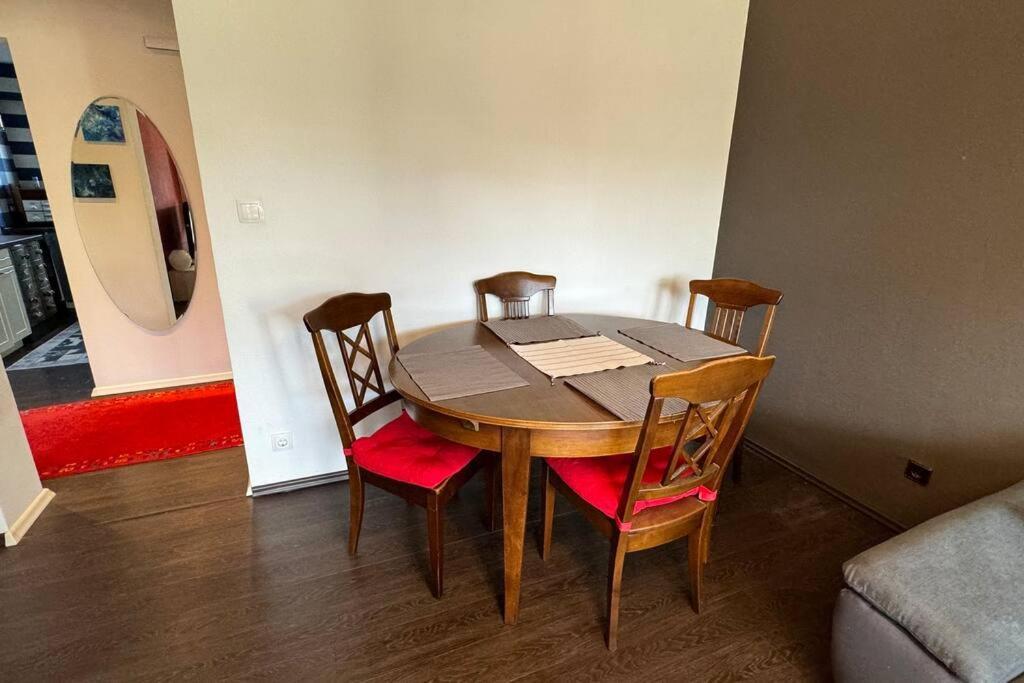 Monikas Home - Gemuetliche 3-Zimmer-Wohnung Im Herzen Von Böblingen Exterior foto